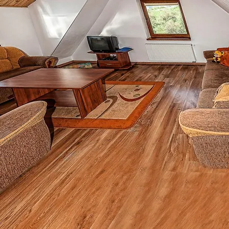 Dom Na Okraji Obce - Privat Siskovci